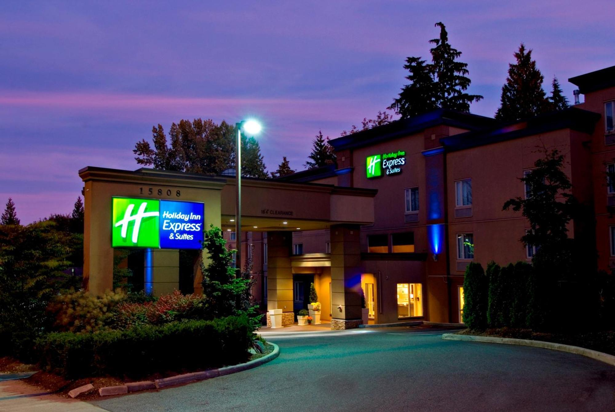 Holiday Inn Express And Suites Surrey, An Ihg Hotel Exterior foto